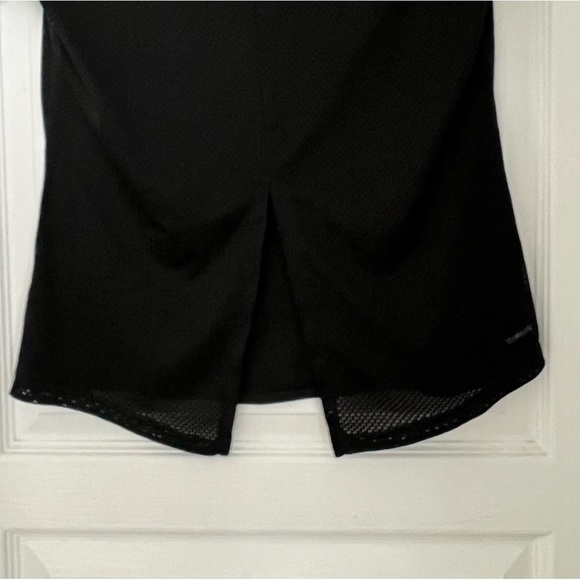 Short sleeve workout top with mesh back - Picture 4 of 5